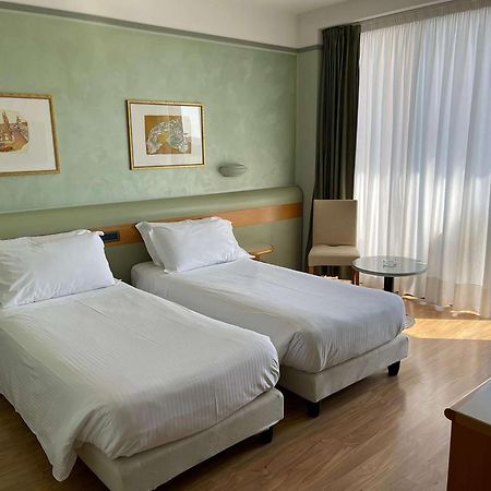Best Western Hotel Leonardo Da Vinci Erba Zewnętrze zdjęcie