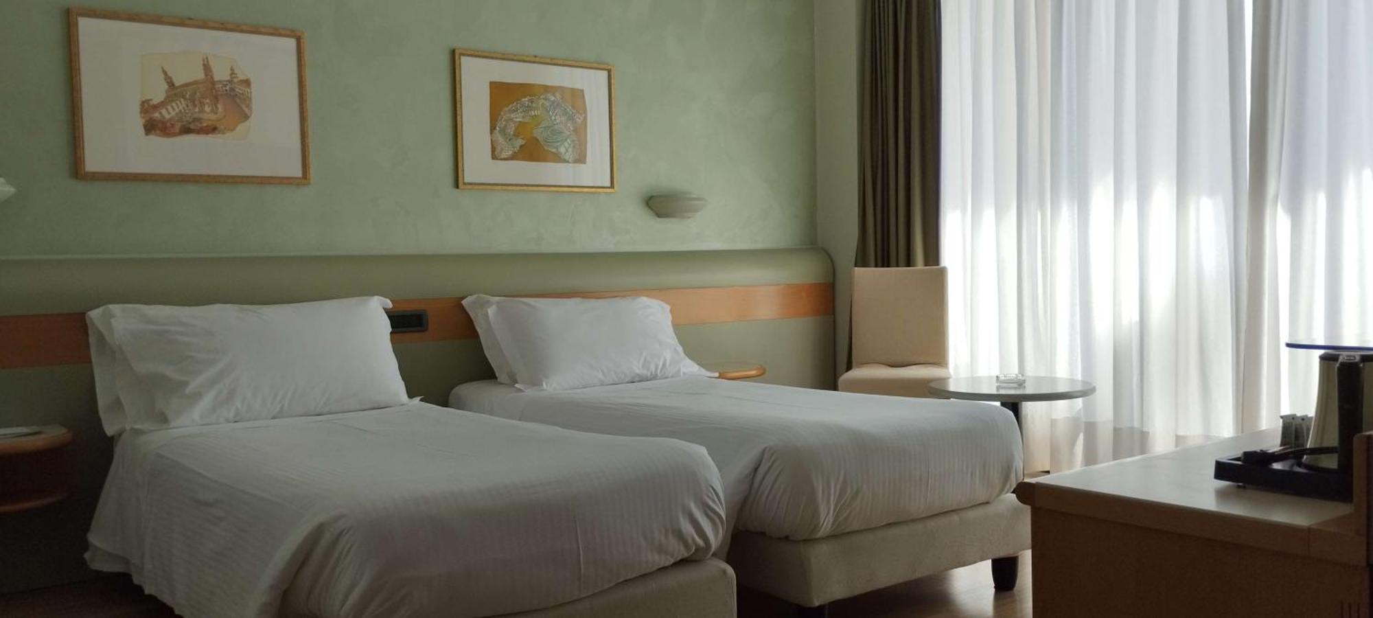 Best Western Hotel Leonardo Da Vinci Erba Zewnętrze zdjęcie