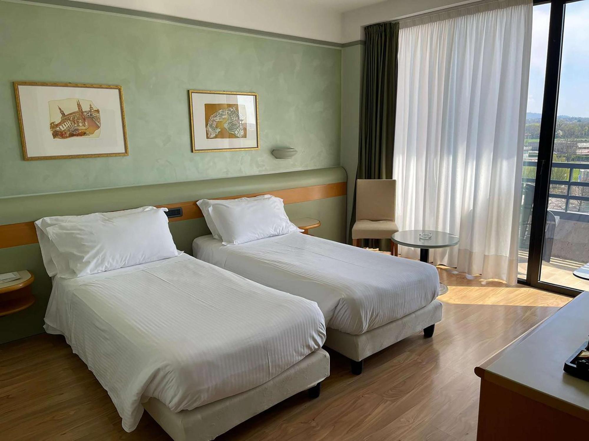 Best Western Hotel Leonardo Da Vinci Erba Zewnętrze zdjęcie